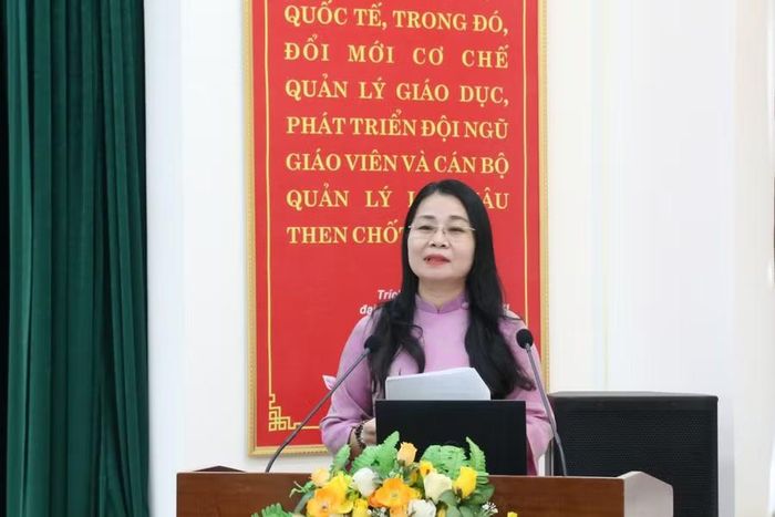 Bà Mai Thị Liên Giang, Phó Giám đốc Sở GD&ĐT Quảng Trị ghi nhận, biểu dương những nỗ lực, trách nhiệm và sự tận tâm của đội ngũ.