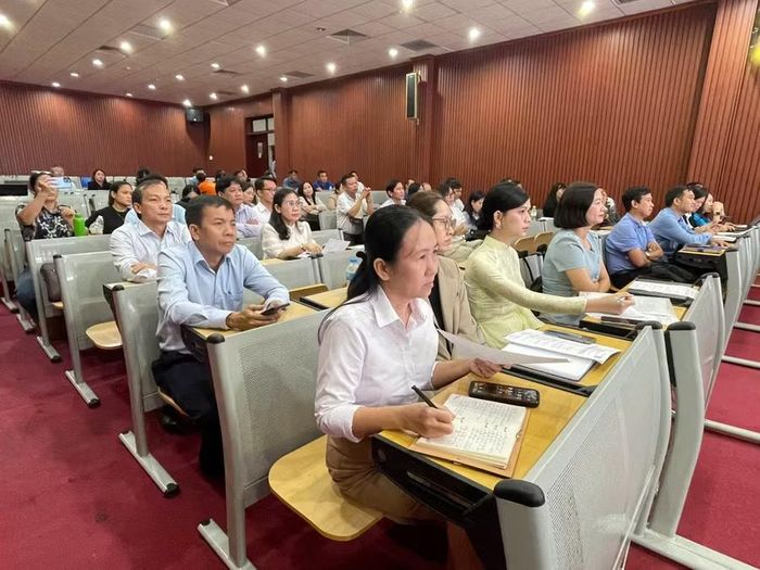 Các đại biểu đại diện các cơ sở giáo dục nghề nghiệp phía Nam tham gia hội thảo. Ảnh: Hà An.