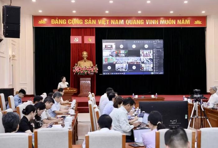 Lớp tập huấn được tổ chức tại trụ sở Bộ GD&ĐT và kết nối trực tuyến tới các địa phương.