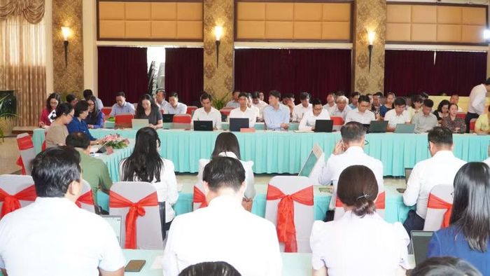 Các đại biểu tham dự trực tiếp.