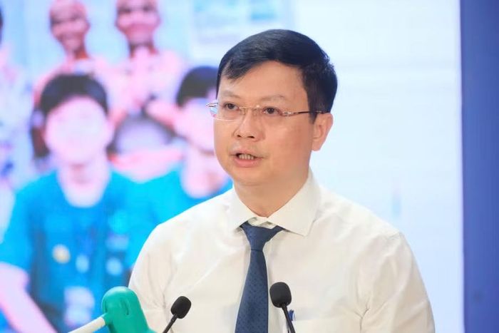 Giám đốc Sở GD&ĐT Hà Nội Nguyễn Văn Hiền nêu tóm tắt một số thành tích của ngành Giáo dục Thủ đô thời gian qua.