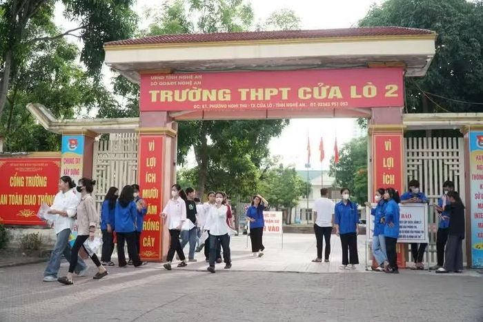 Trường THPT Cửa Lò 2 và Trường THCS Lê Thị Bạch Cát (phường Cửa Lò, Nghệ An) sẽ sáp nhập thành trường THCS và THPT.