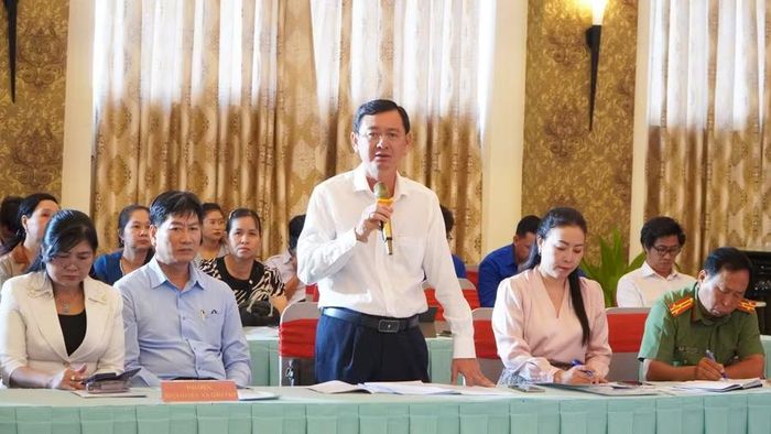 Ông Cao Quốc Điện, Phó Giám đốc Sở GD&ĐT An Giang, trao đổi và đóng góp ý kiến tại Tọa đàm.