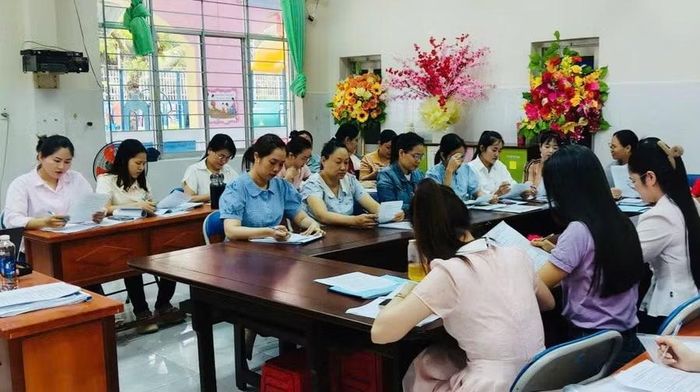 Giáo viên Mầm non tham gia tập huấn triển khai Chương trình GDMN thí điểm.