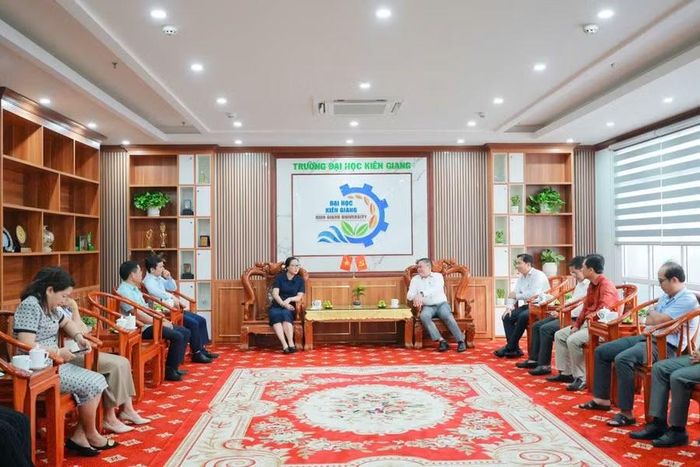 Quang cảnh buổi làm việc.