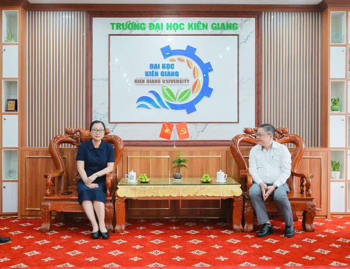Thứ trưởng Nguyễn Thị Quyên Thanh tại buổi làm việc.