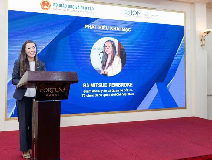 Bà Mitsue Pembroke - Quyền Trưởng Phái đoàn IOM Việt Nam chia sẻ tại hội thảo.