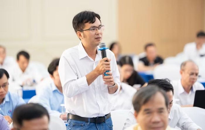 Đại biểu trao đổi tại hội thảo.