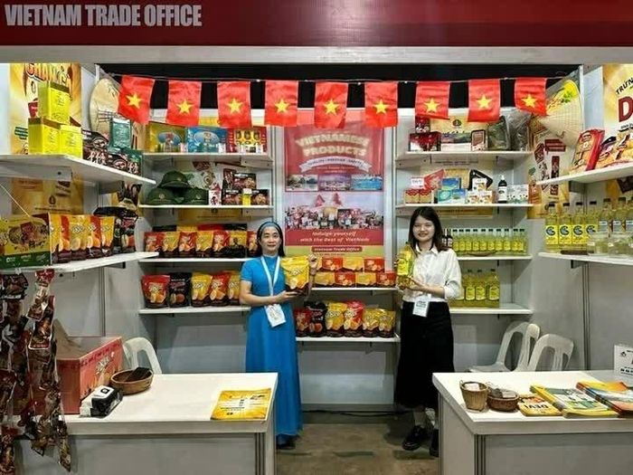 Giới thiệu sản phẩm Việt Nam tại hội chợ Philippines. (Nguồn: Thương vụ Việt Nam tại Philippines)