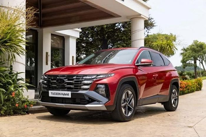 Hyundai Tucson sở hữu ngoại hình hiện đại theo ngôn ngữ thiết kế Sensuous Sportiness.