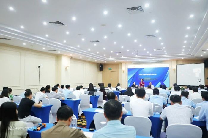 Quang cảnh phiên thảo luận toàn thể tại Hội thảo. (Ảnh: Minh Nhuận)