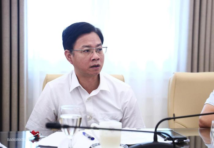 Thứ trưởng Ngoại giao, Chủ tịch Ủy ban Quốc gia UNESCO Việt Nam Ngô Lê Văn phát biểu tại buổi làm việc. (Ảnh: Thành Long)