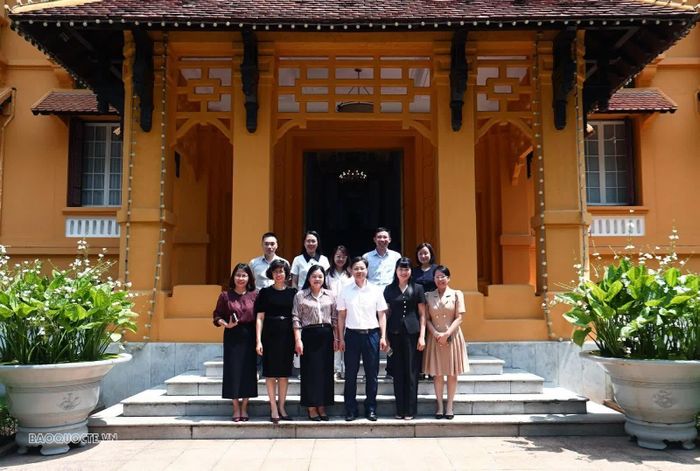 Các đại biểu chụp ảnh chung. (Ảnh: Thành Long)
