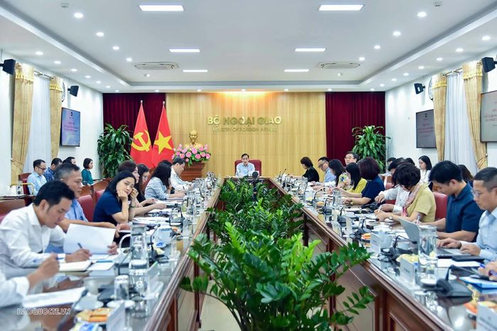 Cuộc họp liên ngành thống nhất tăng cường phối hợp, làm rõ trách nhiệm, tiến độ và kết quả thực hiện các cam kết, thỏa thuận quốc tế, góp phần huy động nguồn lực bên ngoài phục vụ phát triển đất nước. (Ảnh: Quang Hòa)