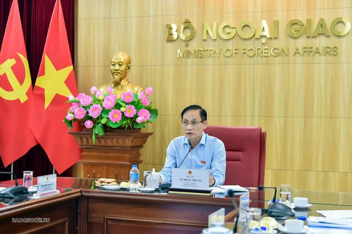 Bộ trưởng Ngoại giao Lê Hoài Trung chủ trì cuộc họp liên ngành rà soát, đôn đốc việc thực hiện các cam kết, thỏa thuận quốc tế. (Ảnh: Quang Hòa)
