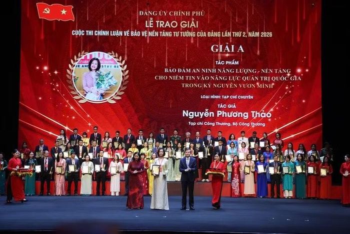 Trao giải A của Cuộc thi - Ảnh: VGP