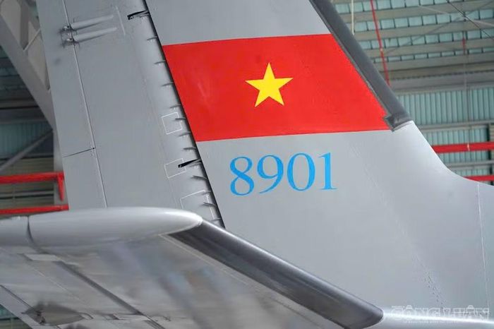 Máy bay quân sự thực hiện nhiệm vụ.