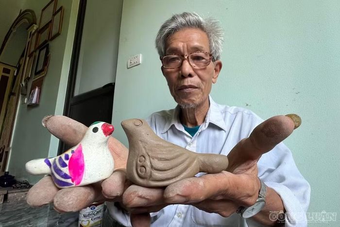 Đôi bàn tay hơn 60 năm vẫn níu giữ món đồ chơi dân gian truyền thống của cha ông