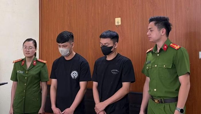 Hai đối tượng tại cơ quan công an - Ảnh: Công an tỉnh Thái Nguyên.