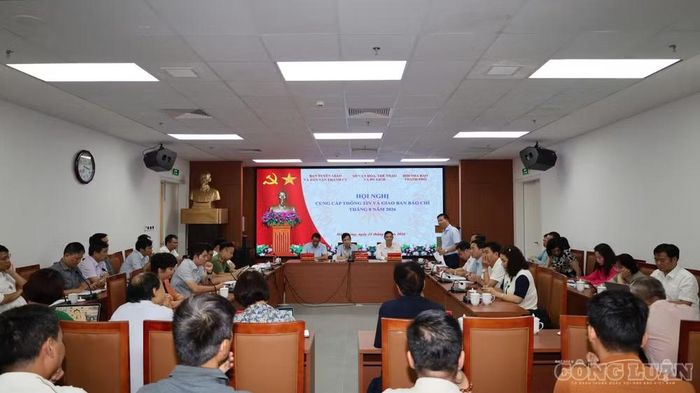 Quang cảnh hội nghị cung cấp thông tin và giao ban báo chí tháng 8/2026.