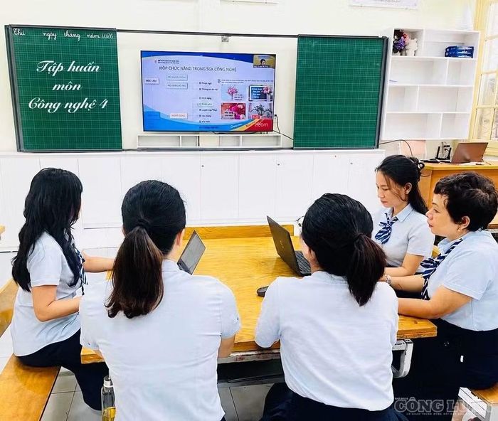 Các trường học trên địa bàn thành phố Hải Phòng tích cực tập huấn sách giáo khoa năm học 2026-2027.