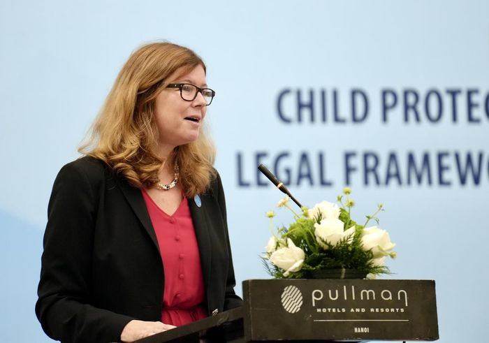 Bà Silvia Danailov, Trưởng Đại diện UNICEF tại Việt Nam phát biểu tại phiên thảo luận.