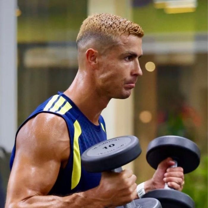 Ronaldo lao vào tập luyện sau đám cưới.