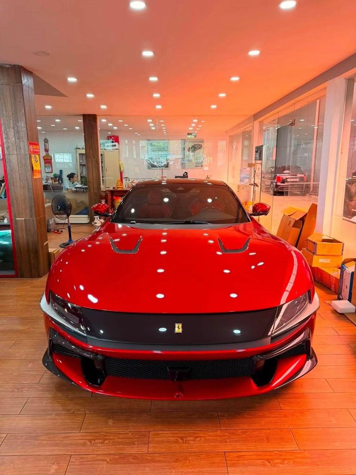 Ngoại thất của chiếc Ferrari 12Cilindri ở Việt Nam. Ảnh: Long Trần