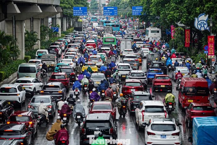 Đường Nguyễn Trãi, hướng về nội đô tắc nghẽn.
