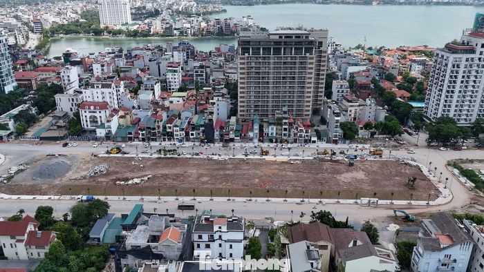 Chiều dài tuyến 1.260m; điểm đầu dự án từ khu biệt thự Tây Hồ, điểm cuối dự án tại vị trí giao cắt với đường Xuân Diệu. Điểm đáng chú ý của dự án là quy mô mặt cắt ngang tuyến đường lên tới 90m, từng bước hình thành một trục giao thông đô thị có quy mô lớn, đồng bộ tại khu vực phía Đông Hồ Tây. Đặc biệt, đây là tuyến đường có trục cảnh quan ở giữa 2 làn đường lớn nhất khu vực Hồ Tây, lên đến hơn 51m.