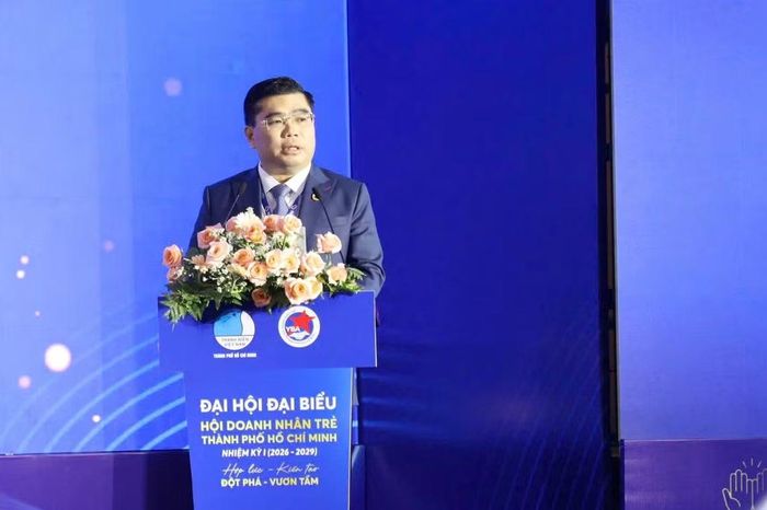 Anh Phan Tấn Đạt - Chủ tịch Hội đồng quản trị Công ty CP Khoáng sản và Xây dựng Bình Dương giữ chức vụ Chủ tịch Hội Doanh nhân Trẻ TPHCM nhiệm kỳ I.