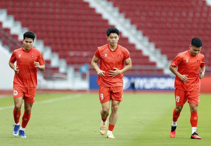 Nguyễn Đình Bắc được chấm điểm cao ở ASEAN Cup 2026 với 5 bàn thắng. Tiền đạo Công an Hà Nội thể hiện khát khao chiến thắng mãnh liệt, được HLV Kim Sang-sik đánh giá cao. Ông Kim Sang-sik cho rằng Đình Bắc có khả năng thi đấu ở cả châu Á và châu Âu.