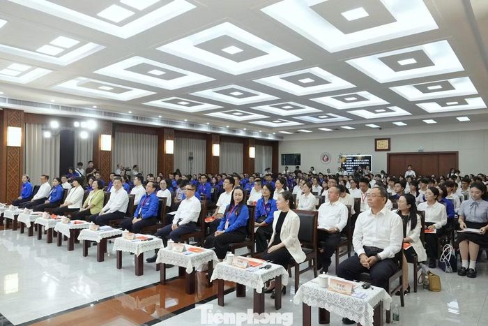 Các đại biểu tham dự chương trình tại Đại học Quảng Tây.