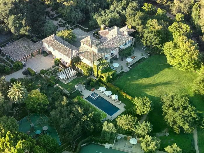 Biệt thự của Harry và Meghan ở California. Ảnh: BackGrid