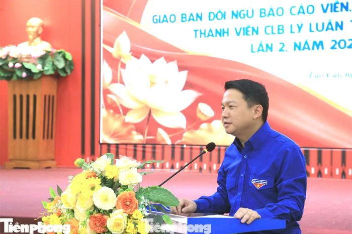 Phó Bí thư Tỉnh Đoàn Lào Cai Triệu Trí Lộc phát biểu tại hội nghị.