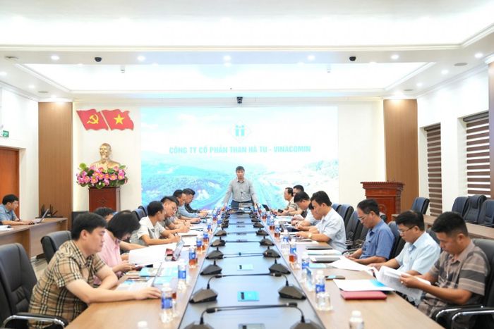 Toàn cảnh buổi làm việc.