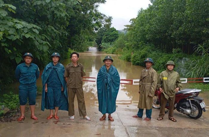 Lực lượng túc trực tại những nơi xung yếu, tiềm ẩn nguy hiểm.