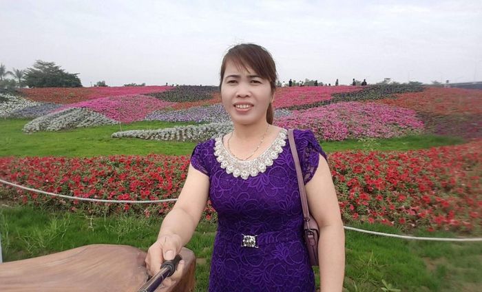 Sau nhiều năm, chị Hiếu vẫn tin tưởng các con còn khỏe mạnh nên không ngừng tìm kiếm. Ảnh: NVCC