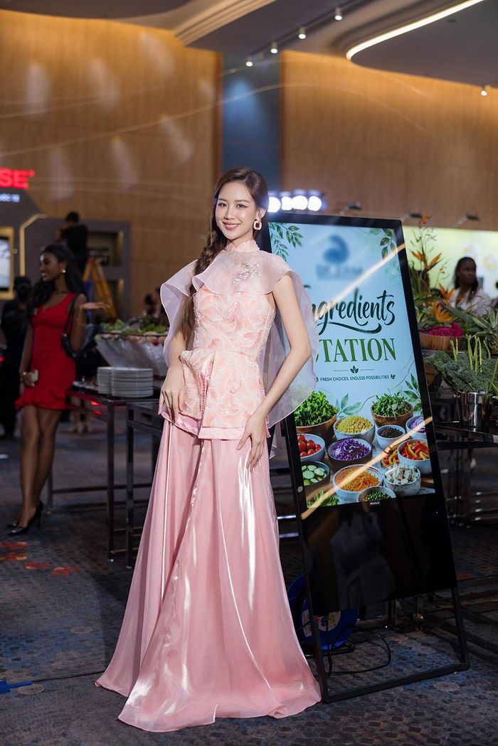 Bảo Ngọc trong phần thi nấu ăn.