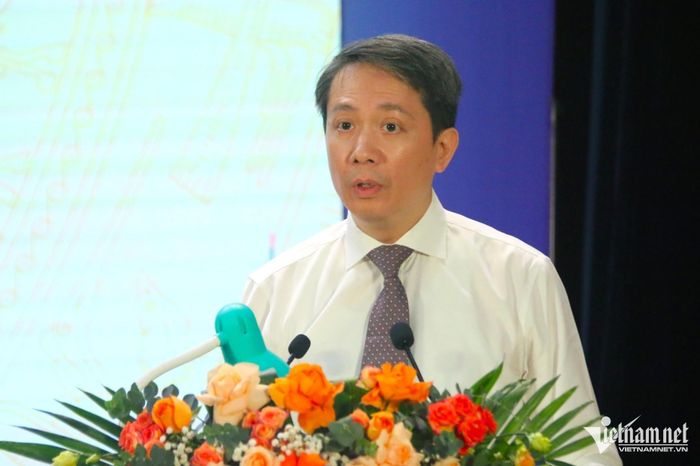 Thứ trưởng Bộ GD-ĐT Phạm Quang Hưng phát biểu tại hội nghị. Ảnh: Thanh Hùng.