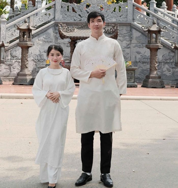 Họ nên duyên sau 8 tháng quen biết
