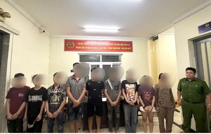 Công an phường Bạch Mai đã tạm giữ các đối tượng để xử lý theo quy định pháp luật. Ảnh: CACC