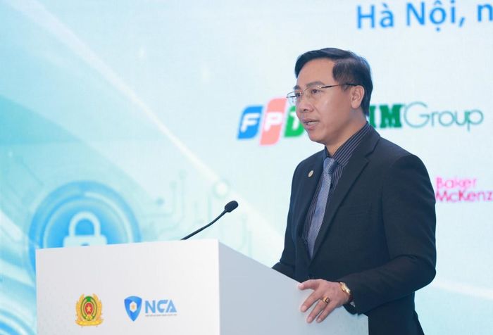 Thượng tá, ThS. Nguyễn Đình Đỗ Thi, Phó Trưởng phòng 1, Cục An ninh mạng và phòng, chống tội phạm sử dụng công nghệ cao (A05), Bộ Công an nêu các tình huống đau lòng xảy ra ngoài đời thực do những hành vi trên mạng. Ảnh: PV