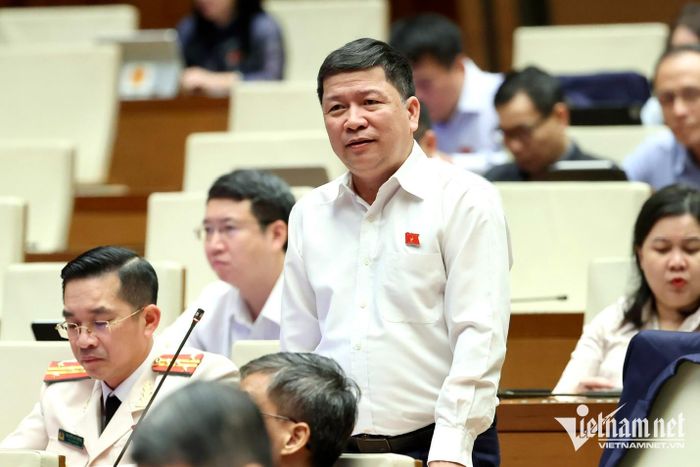 Đại biểu Tạ Văn Hạ