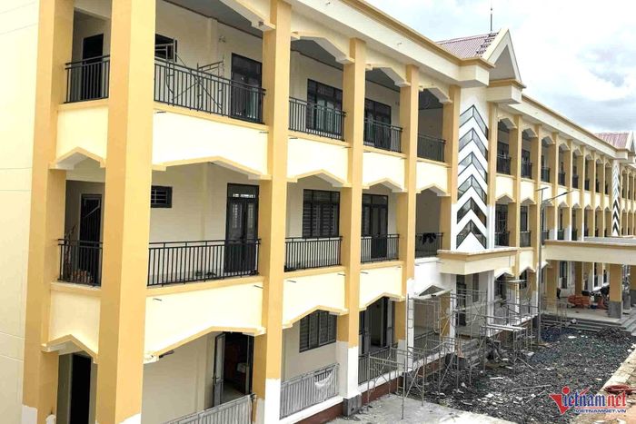Một tòa nhà gần hoàn thiện. Ảnh: Hải Dương