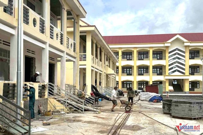 Các dãy phòng học đang trong quá trình hoàn thiện. Ảnh: Hải Dương