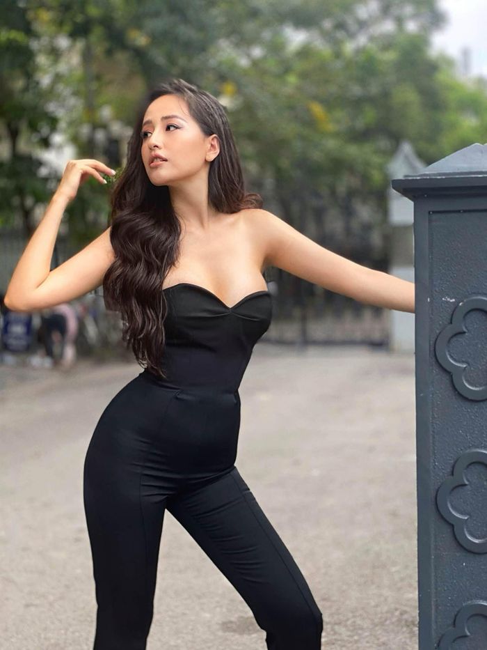 Sao Việt 21/8: Hoa hậu Mai Phương Thúy đăng ảnh sexy, hoài niệm thời xuân sắc. 