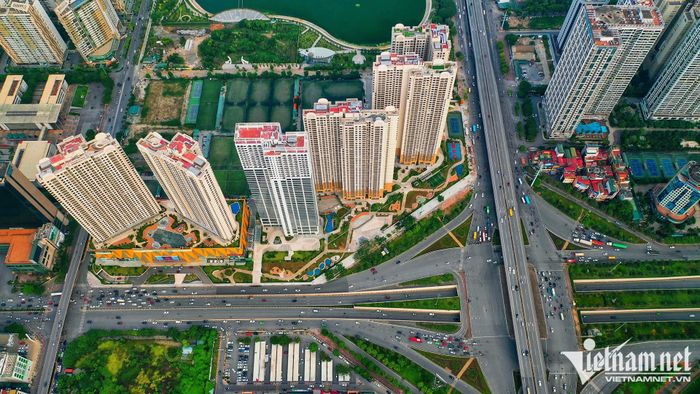 Bộ trưởng Xây dựng: Dự thảo luật nhằm mục tiêu tiếp tục tháo gỡ điểm nghẽn phát sinh từ thực tiễn, hoàn thiện hành lang pháp lý thuận lợi hơn cho phát triển nguồn cung nhà ở, nhất là nhà ở xã hội và nhà ở cho thuê. Ảnh: Hoàng Hà