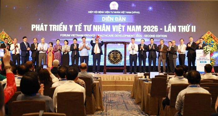 Đại diện các cơ quan quản lý, Ban tổ chức tại lễ khai mạc diễn đàn. Ảnh: BTC