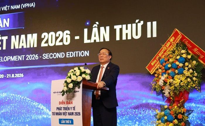 GS.Viện sĩ danh dự Nguyễn Văn Đệ - Ủy viên Đoàn Chủ tịch Ủy ban Trung ương MTTQ Việt Nam, Chủ tịch Hiệp hội Bệnh viện Tư nhân Việt Nam phát biểu khai mạc. Ảnh: BTC
